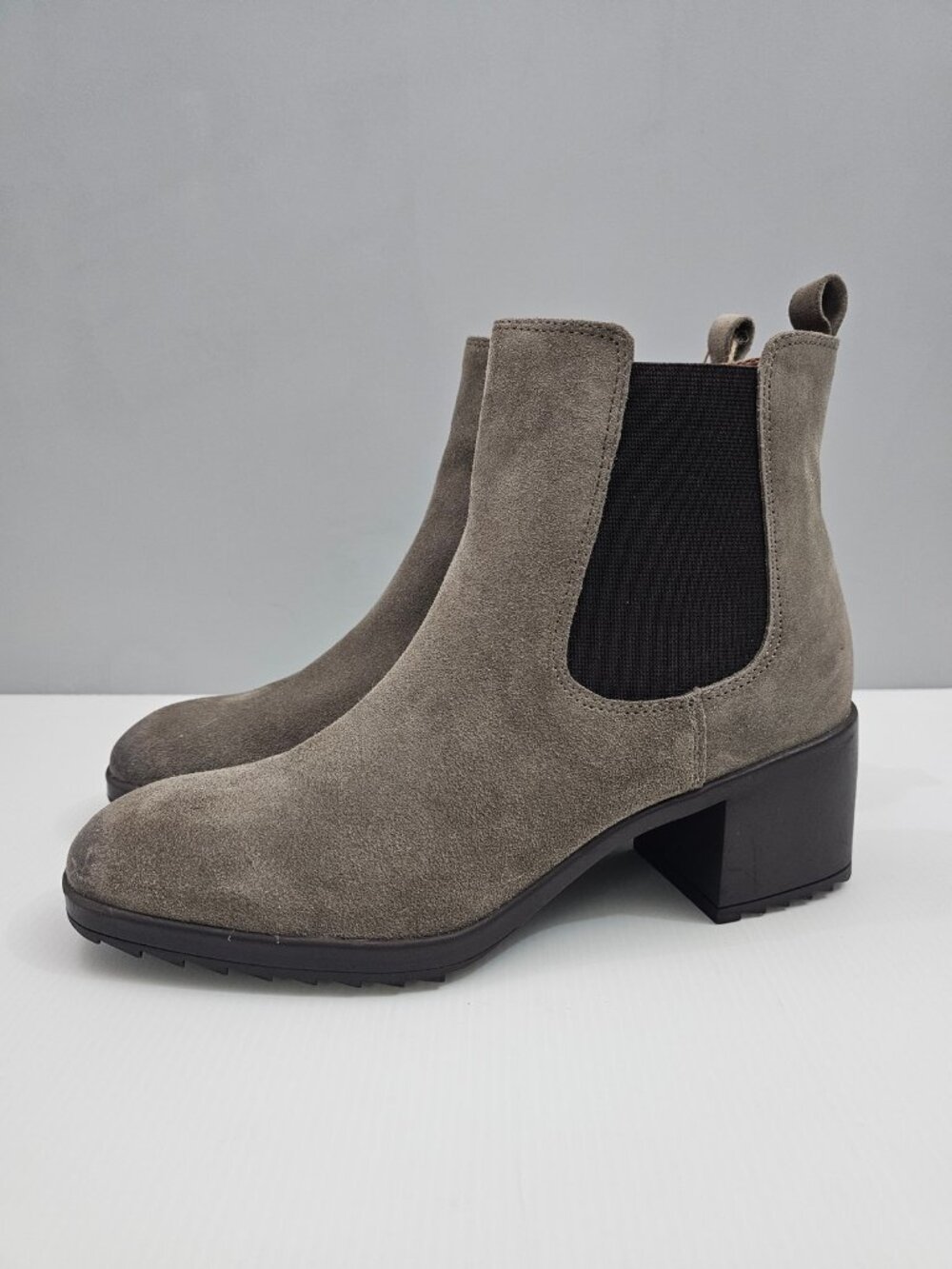 Comfortiva Hammond Chelsea Ankle Boots Womens 11 Taupe Suede Waterproof Comfort